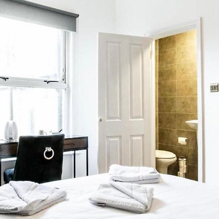 Cambridge House Hotel ภายนอก รูปภาพ