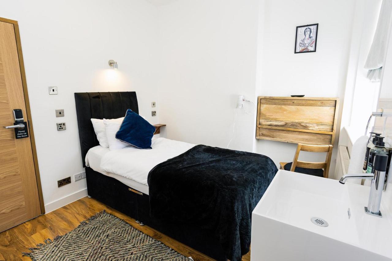 Cambridge House Hotel ภายนอก รูปภาพ
