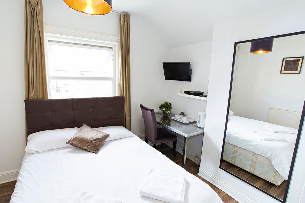 Cambridge House Hotel ภายนอก รูปภาพ