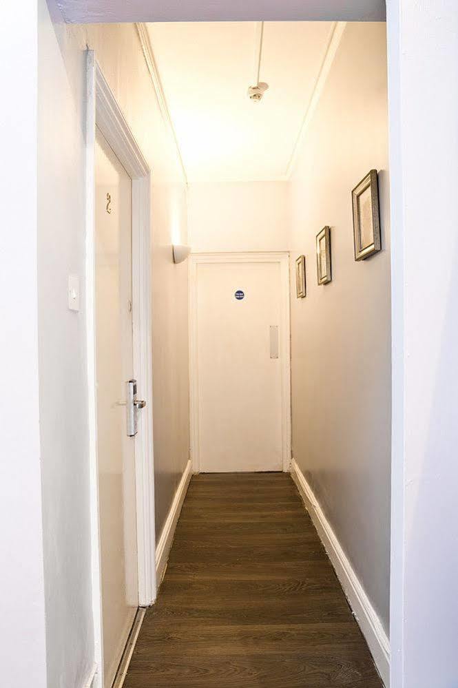 Cambridge House Hotel ภายนอก รูปภาพ